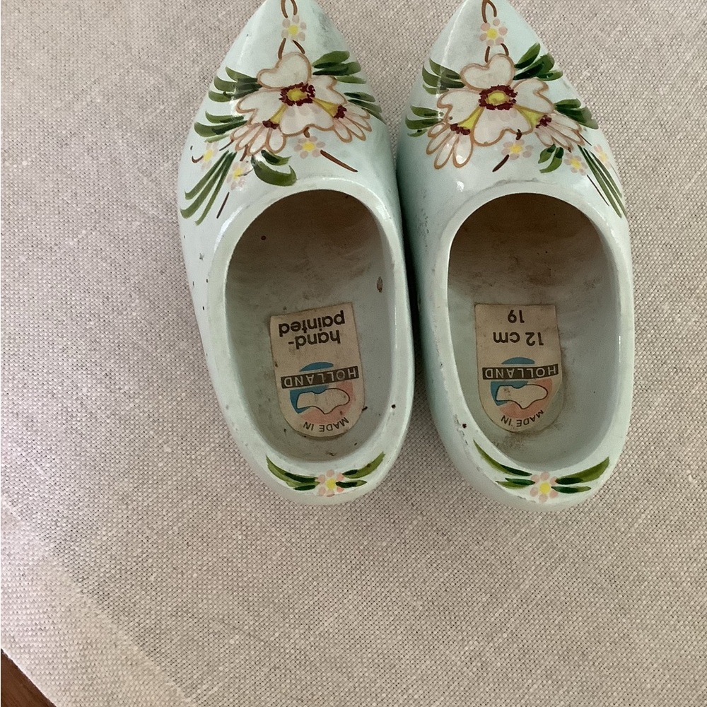 Vintage hand, painted wooden shoes - Picture 5 of 7
